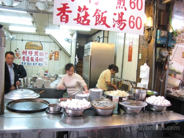 02-台南小吃-国华-街石精臼蚵仔煎