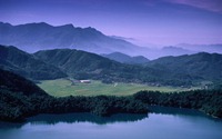 日月潭与农田,台湾南投 (Sun Moon Lake and Farmland in NanTou, Taiwan)